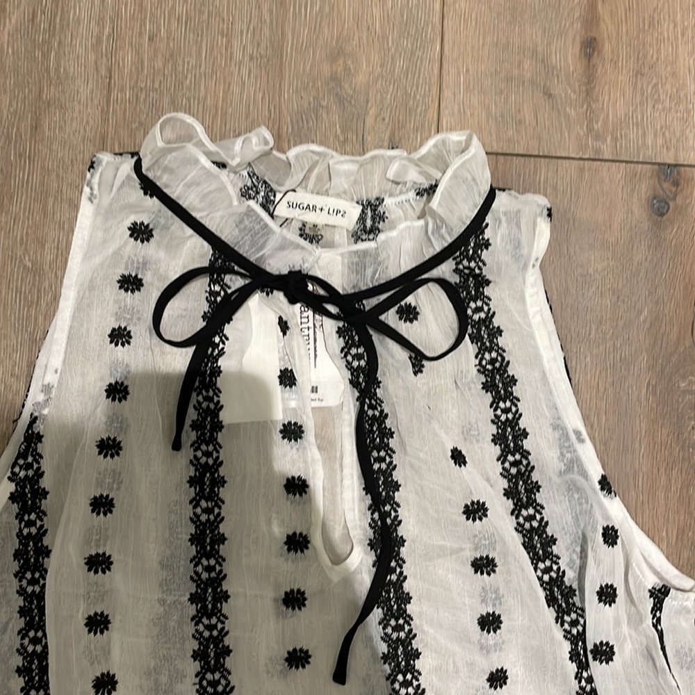 Sleeveless blouse - Picture 2 of 4